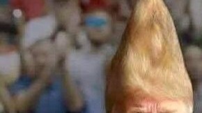 Los usuarios en redes sociales no pierden el tiempo con las imágenes de Trump y el KKK.