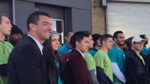 Ayer se celebró una pequeña fiesta de inauguración de la primera tienda de marihuana medicinal en El Bronx.