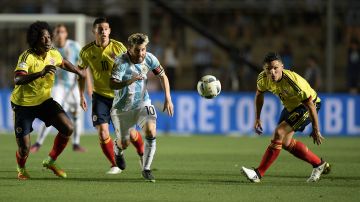 Argentina's Lionel Messi (3-L) and Colombia's Carlos Sanchez (L), James Rodriguez (2-L) and Daniel Torres eye the ball during their 2018 FIFA World Cup qualifier football match in San Juan, Argentina, on November 15, 2016. / AFP / Juan Mabromata        (Photo credit should read JUAN MABROMATA/AFP/Getty Images)