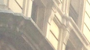 Reynaldo Sierra está perdiendo dinero en su negocio de venta de café y pasteles.