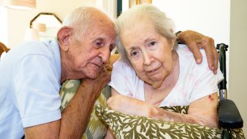 Las personas mayores de 65 años están en mayor riesgo de sufrir Alzheimer, muchas de las cuales son latinas.