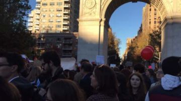 Manifestantes en Washington Square Park.
