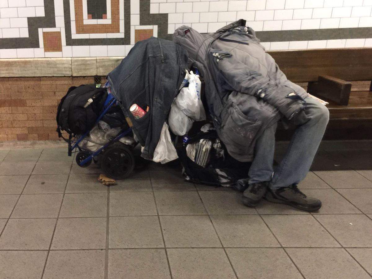 Cada vez más personas deambulan sin techo por las calles de Nueva York
