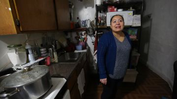 Mexicana Patricia Gonzalez, residente de East Harlem se beneficia del programa del Alcalde Bill de Blasio "Unidad de Apoyo al Inquilino. /Mariela Lombard