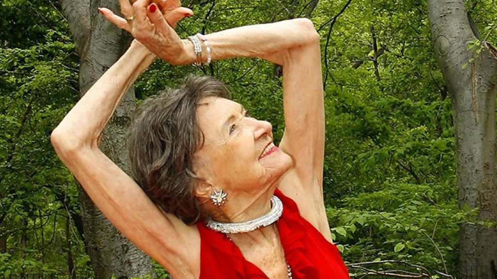 Los secretos de la profesora de yoga más vieja del mundo