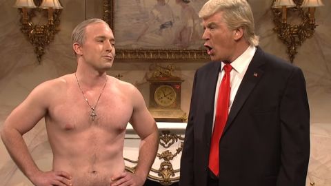 En una de sus últimas imitaciones, el Trump de Baldwin integró a Vladimir Putin a su gabinete.