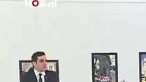 El responsable gritó varias consignas tras el ataque.