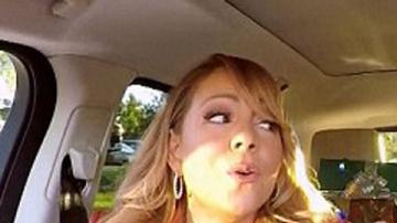 Mariah cantó su mítico "All I want for Christmas is you" rodeada de sorpresas.