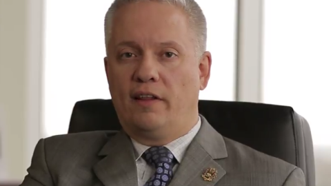 Chris Suprun se define como un fiel republicano, pero no confía en las capacidades políticas de Trump.