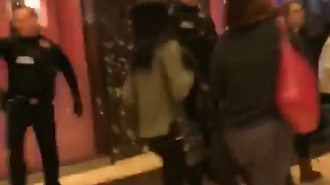 La Policía desalojó a los visitantes del rascacielos de la Quinta Avenida.