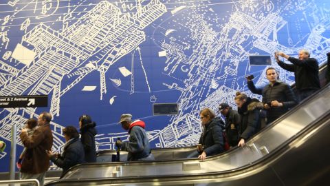 Por  primera vez los neoyorquinos tuvieron ayer acceso a la estación de la calle 96, parte de la nueva línea del metro de la Segunda Avenida.