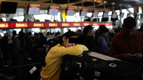Más de 1,000 personas quedaron varadas en el aeropuerto JFK, en Queens.