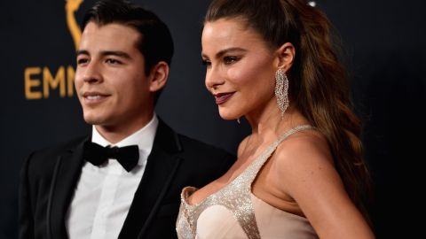 El joven de 24 siempre acompaña a su madre a eventos y presentaciones.