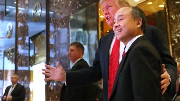Donald Trump y Masayoshi Son, CEO de SoftBank.