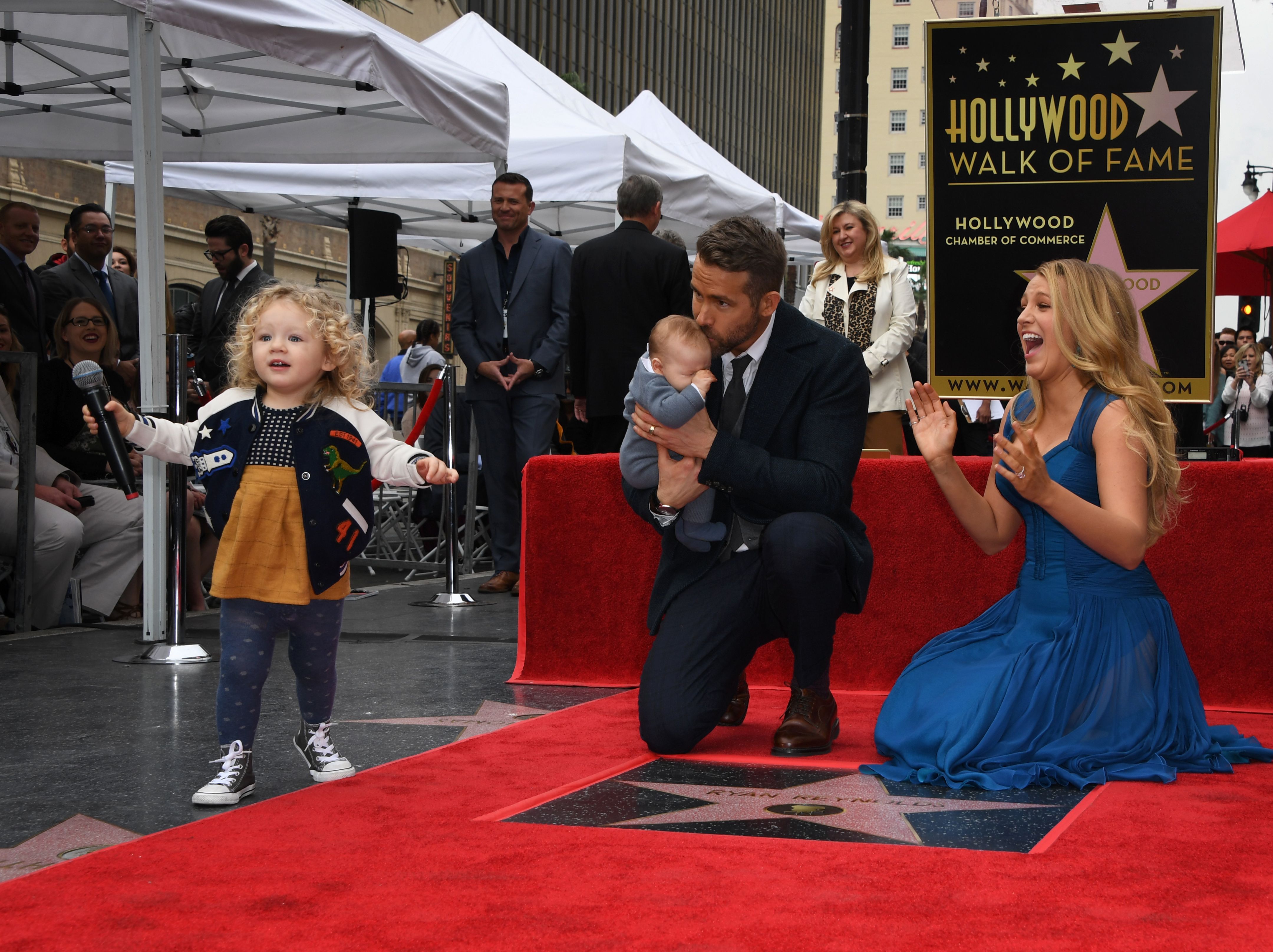 Blake Lively y Ryan Reynolds muestran por primera vez a sus hijos El