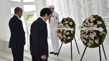 Barack Obama y Shinzo Abe rindieron homenaje a los fallecidos en 1941 en Pearl Harbor.