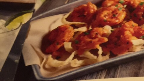 Ya algunas cadenas de restaurantes como Applebee comenzaron a colocar etiquetas de advertencia sobre los altos niveles de sodio que contienen los alimentos de sus menús.