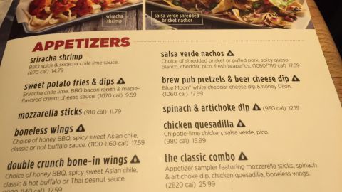 Ya algunas cadenas de restaurantes como Applebee comenzaron a colocar etiquetas de advertencia sobre los altos niveles de sodio que contienen los alimentos de sus menús.