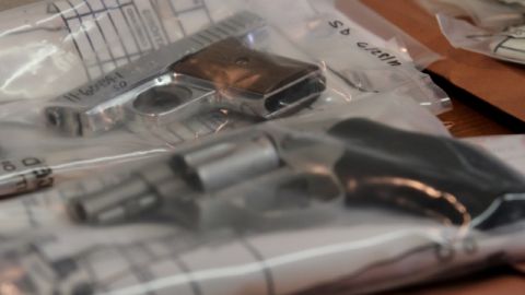 Armas confiscadas a miembros de una pandilla en East Harlem.