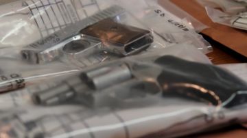 Armas confiscadas a miembros de una pandilla en East Harlem.