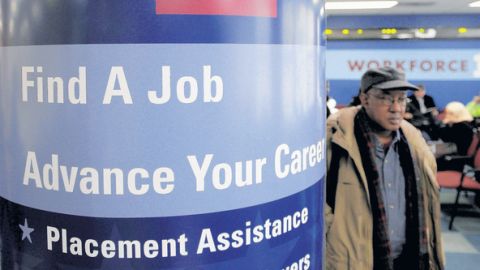 En enero la tasa de desempleo quedó en el 4.8% y en el 5.9% entre los latinos./Efe
