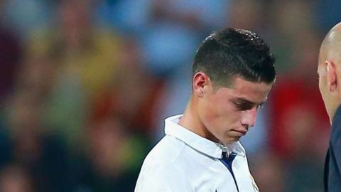 James Rodríguez al salir del campo ante el Legia Warszawa en el Bernabeu.