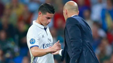 James Rodríguez al salir del campo ante el Legia Warszawa en el Bernabeu.