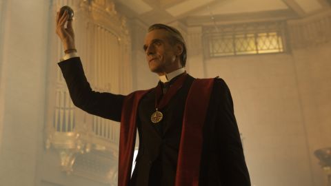 Jeremy Irons es Rikkin en Assassin's Creed.