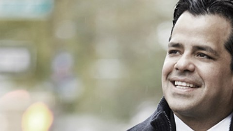 "Soy el presentador que le quita el almidón a las noticias".