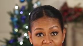 Los Obama grabaron el mensaje en la Casa Blanca antes de partir la semana pasada a la isla natal del presidente, Oahu (Hawai).