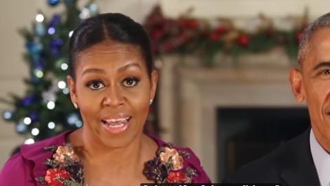 Los Obama grabaron el mensaje en la Casa Blanca antes de partir la semana pasada a la isla natal del presidente, Oahu (Hawai).