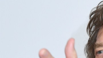 La mamá de su bebé es una bailarina 35 años menor que él.