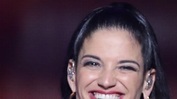 Chiquis y Lupillo Rivera también cantan en el disco.