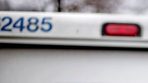 Los carteros están entregando cada vez más paquetes y menos cartas./Archivo