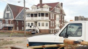 ATLANTIC CITY RECIBE A SUS PRIMEROS VECINOS DE VUELTA A CASA TRAS EL HURACÁN