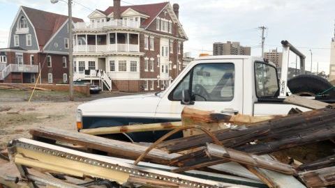 ATLANTIC CITY RECIBE A SUS PRIMEROS VECINOS DE VUELTA A CASA TRAS EL HURACÁN