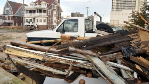 ATLANTIC CITY RECIBE A SUS PRIMEROS VECINOS DE VUELTA A CASA TRAS EL HURACÁN