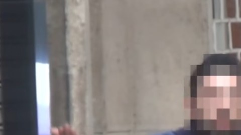 Al repartidor no le gustó que lo llamaran "cara de anchoa".