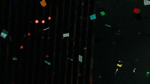 La tradicional bola de cristal suele ser la estrella de la noche.