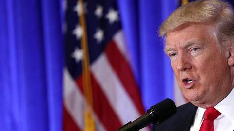 Trump insistió en que "nunca" tuvieron que haberse filtrado informes sobre supuestas operaciones rusas que pueden incluir material comprometedor para él.