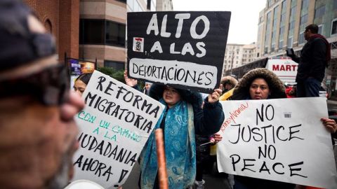 Los manifestantes marcharon desde la Iglesia Metropolitana AME de la capital estadounidense hasta las inmediaciones de la Casa Blanca.