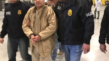 Joaquín "El Chapo" Guzmán a su llegada al aeropuerto MacArthur, en Nueva York.