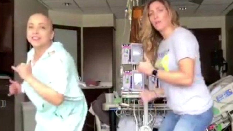 Muere la mujer que bailaba mientras recibía quimioterapia