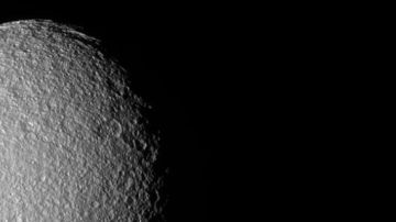 Tethys, la luna de Saturno, fue fotografiada por la NASA.
