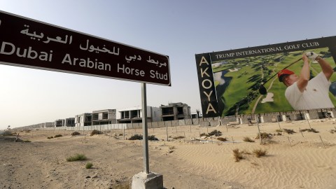 En Dubai, hay anuncios del presidente de EEUU, Donald Trump, en anuncios de un club de golf.
