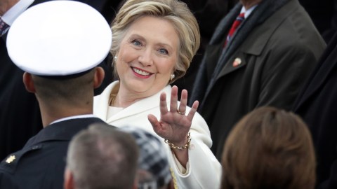 Hillary Clinton analiza sus opciones políticas.