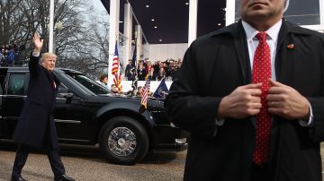 Cerca de la Casa Blanca, el presidente 45 de la nación saludó a algunos asistentes. FOTO: MARK WILSON / GETTY IMAGES