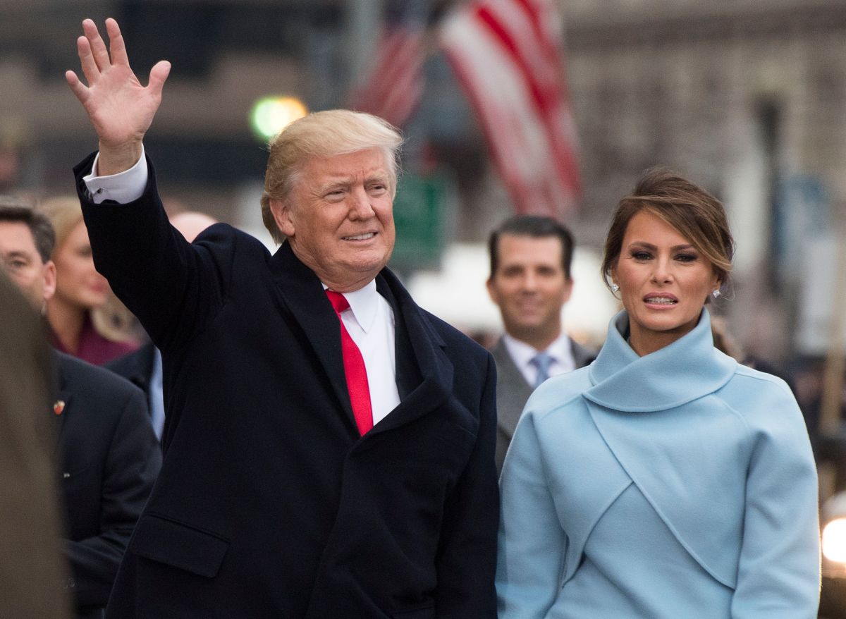 Donald y Melania Trump durante el desfile inaugural.