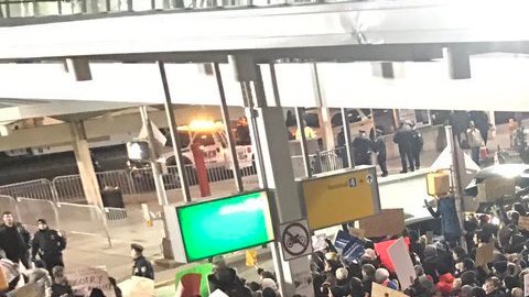 Protestas en la terminal 4 de JFK.