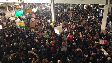 Protestas en la terminal 4 de JFK.